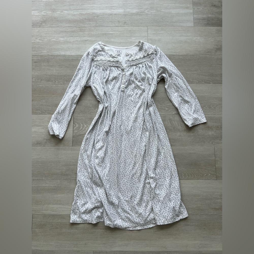 Eileen West White Nightgown with Gray Floral Trim Size M